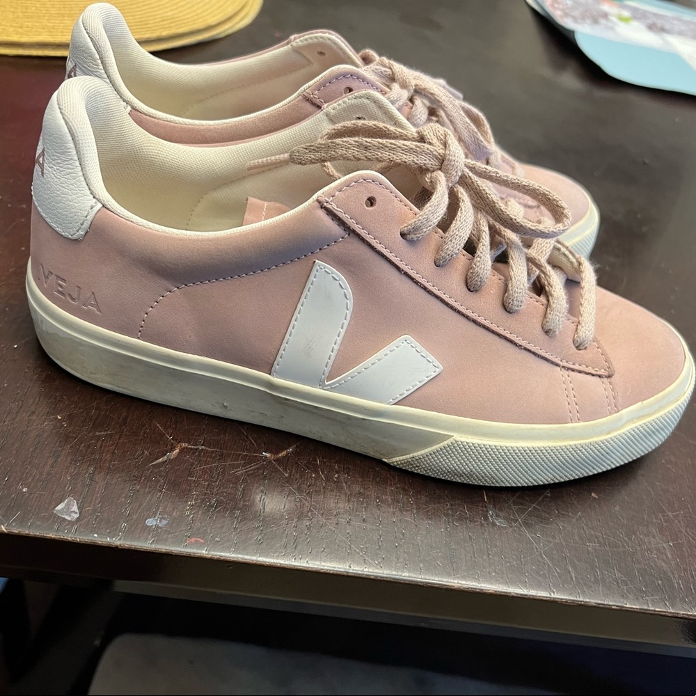 Veja women shoes worn only few times mint! Size 38